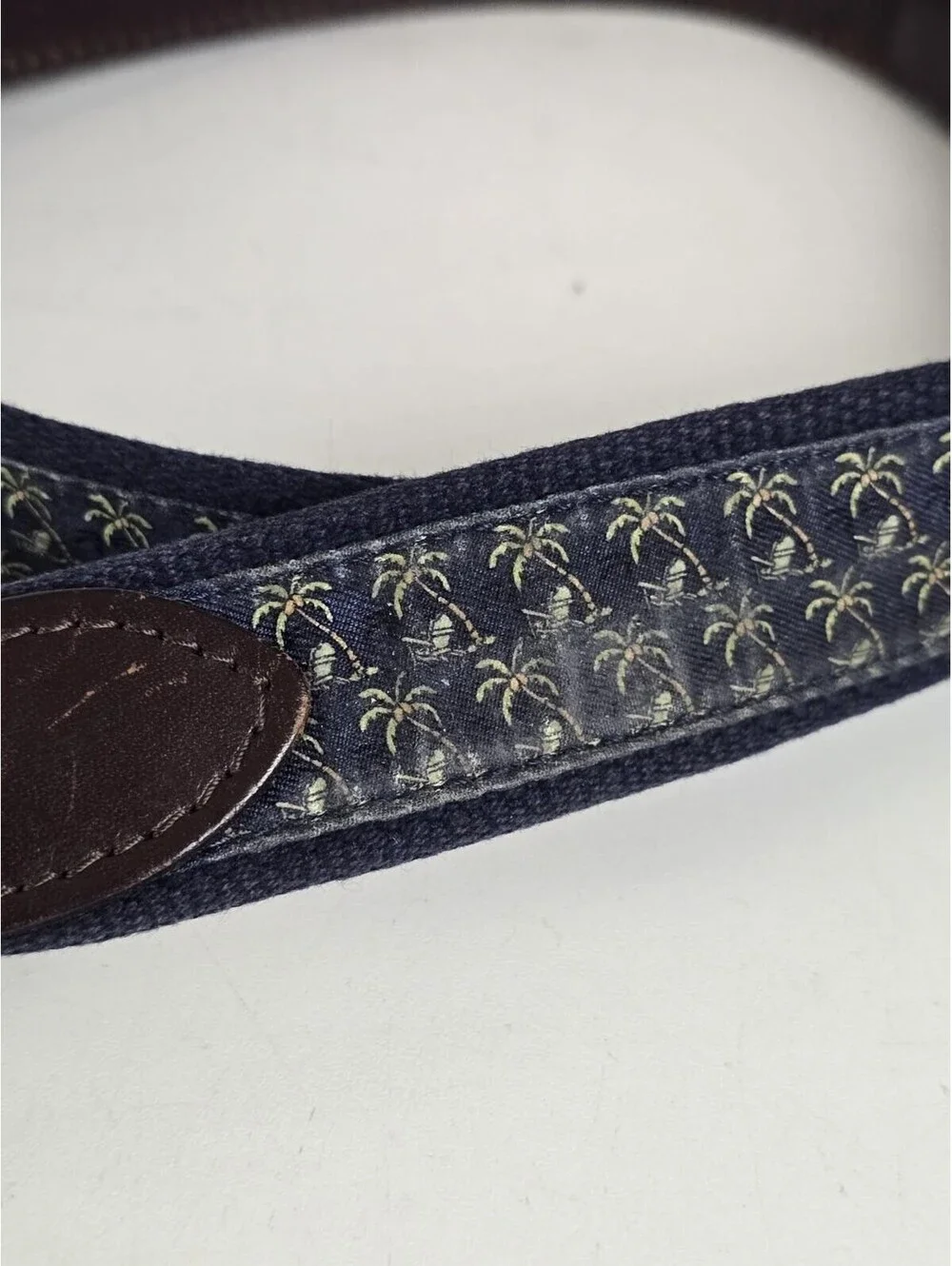Vineyard Vines Size 42 Belt Made in USA Brown Leather Blue Canvas Palm Tree VGC